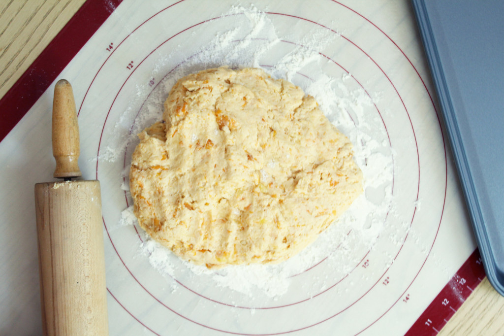 Whole30 Reintroduction Sweet Potato Biscuits Recipe #whole30 #whole30recipes #carolineswhole30 #whole30breakfast