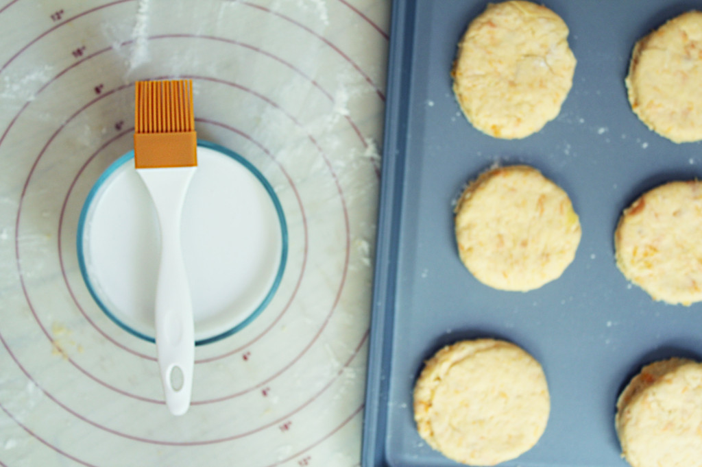 Whole30 Reintroduction Sweet Potato Biscuits Recipe #whole30 #whole30recipes #carolineswhole30 #whole30breakfast